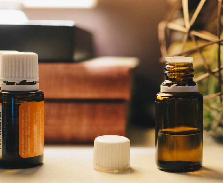 How to Use Essential Oils to Calm Emotions